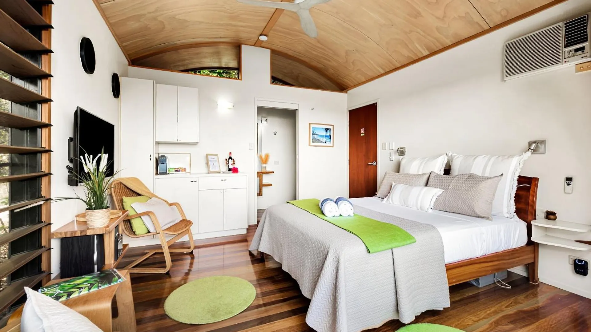 The Beach Treehouse Alexandra Headland 0*,